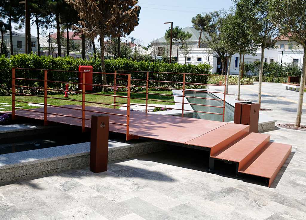 Corten Bridge l · Trabajos en metal - IDEA.AZ